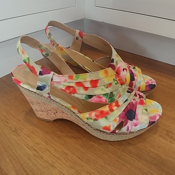 Naturalizer | Shoes | Naturalizer Floral Watercolor Wedge Sandals Sz 95 | Poshmark